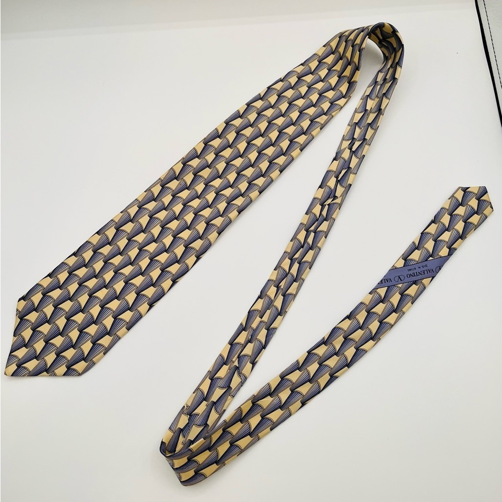Vintage Geometric Pattern Valentino Silk Tie Made In Italy - Picture 5 of 13